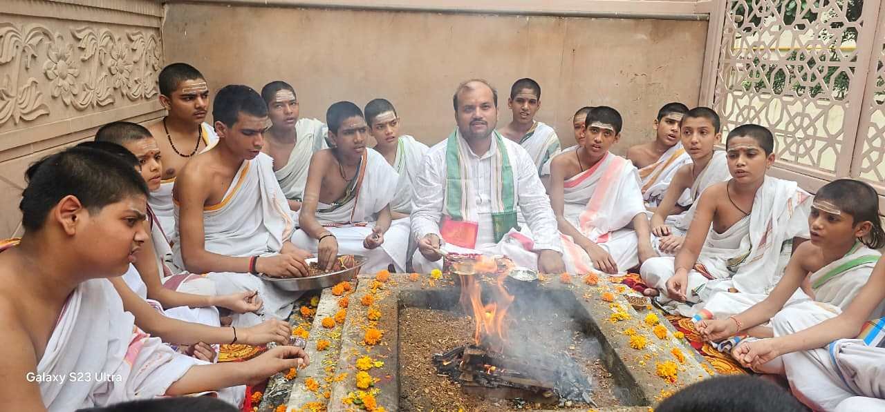 Acharya Pt. Shri Akhilesh Shukla Ji — photo 1